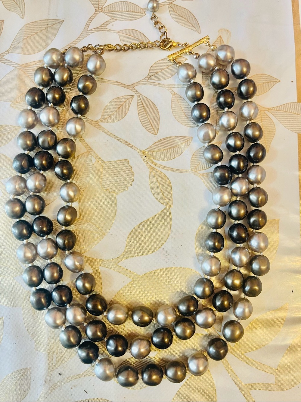 Vintage Glamour 3 Strand Faux Pearl Gray Choker Collar Beaded Necklace
15" + Ext